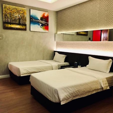Monaco Boutique Hotel Sadong Jaya Kota Kinabalu Esterno foto