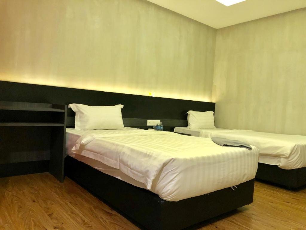 Monaco Boutique Hotel Sadong Jaya Kota Kinabalu Esterno foto