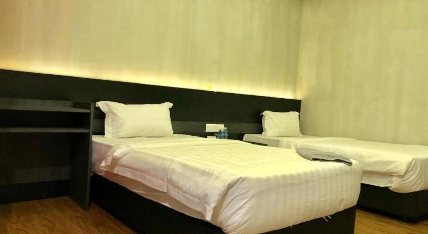 Monaco Boutique Hotel Sadong Jaya Kota Kinabalu Esterno foto