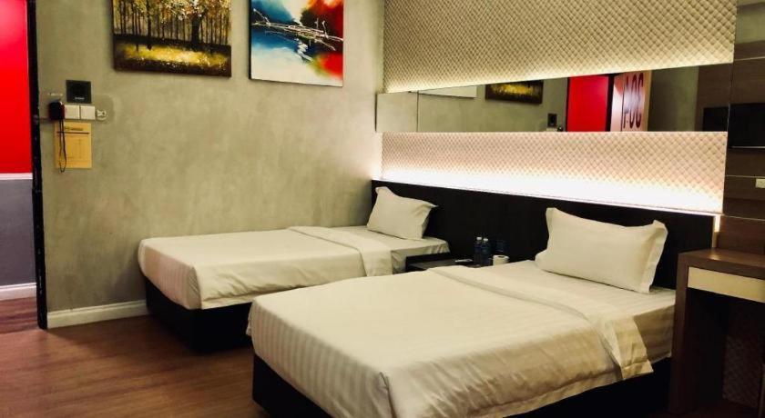 Monaco Boutique Hotel Sadong Jaya Kota Kinabalu Esterno foto