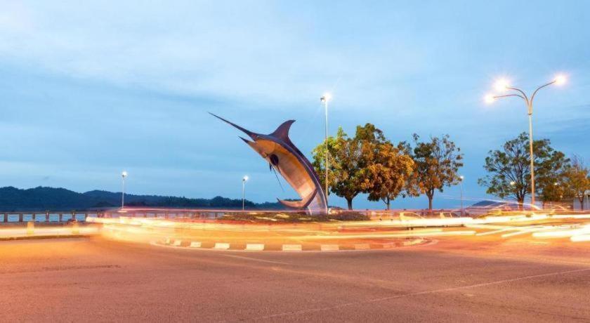 Monaco Boutique Hotel Sadong Jaya Kota Kinabalu Esterno foto