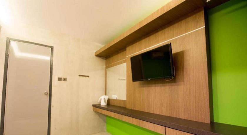 Monaco Boutique Hotel Sadong Jaya Kota Kinabalu Esterno foto