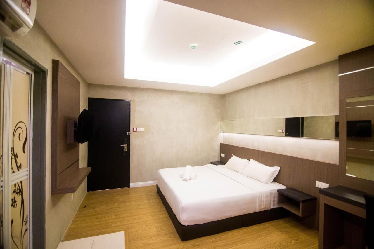 Monaco Boutique Hotel Sadong Jaya Kota Kinabalu Esterno foto