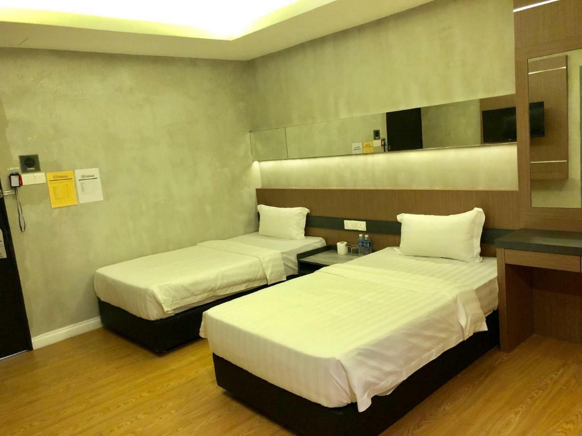 Monaco Boutique Hotel Sadong Jaya Kota Kinabalu Esterno foto